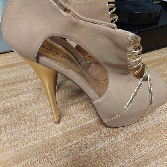 Bumper platforms and Steve Madden ballet flats - Picture 2 of 4